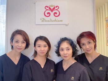 デンドロビューム(Dendrobium)/お待ちしております♪