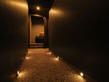 仙豆のちから 神戸岡本 摂津本山店/施術室までの空間も熟睡空間