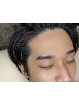 クールな目元にしたい