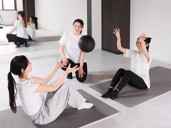居留地フィットネス 別館(居留地Fitness)の写真/【初回体験無料】期間限定◎「一人じゃ続かない」から卒業！心と身体が喜ぶトレーニングを２人で始めよう！