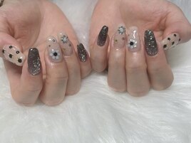 ビジューネイル ¥8000