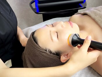 マールム(MALUM)の写真/効果に自信♪顔マシンと無針脂肪分解剤レモンボトル使用で、むくみ改善、脂肪分解、引き締めと目力もUP♪