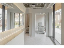サロンビレッジ キチジョウジ(SALON VILLAGE Kichijoji)の雰囲気(あたたかさとモダンな空間◎)
