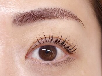 ネイルサロン レン(Ren)の写真/《まつパ＋アイブロウ110分￥9900》お顔に馴染むナチュラルで自然な目元を演出。キープ力も◎