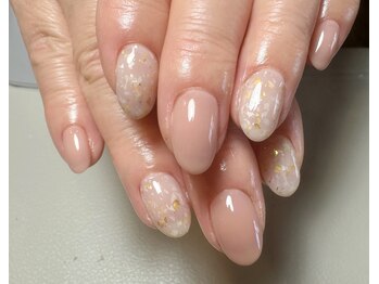 ネイルサロンアンヴェール(ENVIEL)の写真/《爪の乾燥・縦筋・薄さ》が気になる方へ。マシン不使用のウォーターケアで甘皮整え、潤いと強さの美爪へ