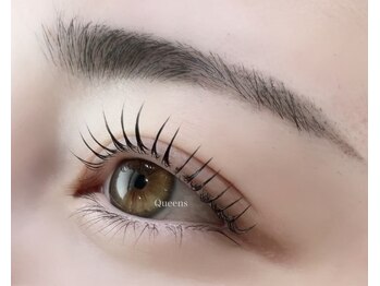 クイーンズ(Queens)の写真/忙しい毎日に嬉しい◎【お仕事終わり60分】の施術多数！まつげパーマ/フラットラッシュ/LED /眉毛