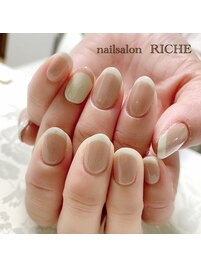 2色ベージュのフレンチネイル