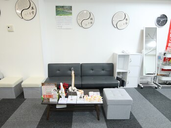 くぼみ整骨院 新大久保店/