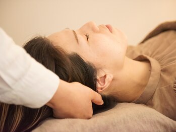 キュープ 富山店(Qpu)/頭の骨も調整していきます。