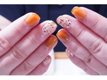 プチリリィ(Petit Lily)/クリア感たっぷりの秋ネイル