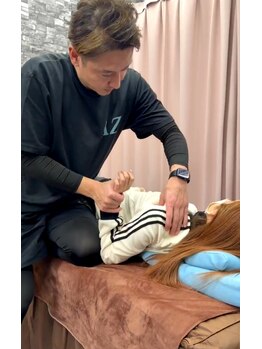 あず整体院 南森町天三/施術風景