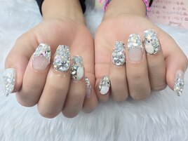 ストーン系ゴージャスネイル