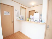 りらっくすはうすの雰囲気（《受付》段差のないスムーズな店内です。）