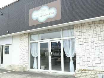 エマ(EMA)/店舗前に2台分のP有