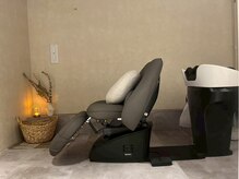 オンブル(ombre)の雰囲気(首が疲れずリラックスできる仕様施術時は照明を落としています)