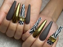 持ち込みアートOK。スカルプ.チップも付け放題メニューあります