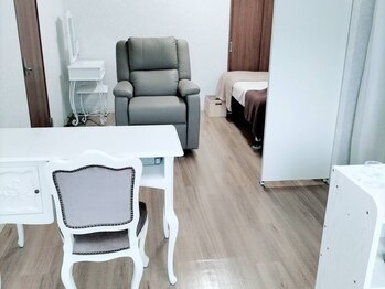 千草(Chigusa)の写真/【おとなじょせいのための隠れ家】歴15年以上のアイリストが対応★大型店が苦手な方も安心の貸し切り空間♪