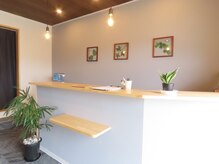 明るく広々した受付で元気にお待ちしてます！