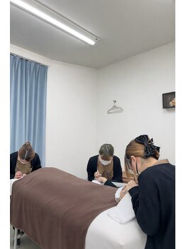 ティア 健軍店(Tia)の写真/ネイルもまつげも同時にキレイ。忙しい女性の時短美容に。