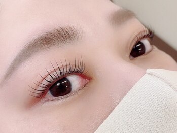 フロラ(Flora)の写真/根元からしっかり立ち上げ上品な目元を実現♪まつエクと併用可能です！引き付ける目元を手に入れましょう☆