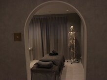 全部屋完全個室入口のカーテンは防音仕様院内はムーディーで静か