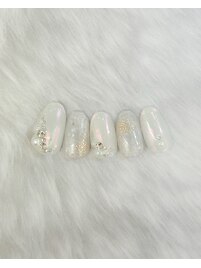 オーロラちゅるんホワイトネイル