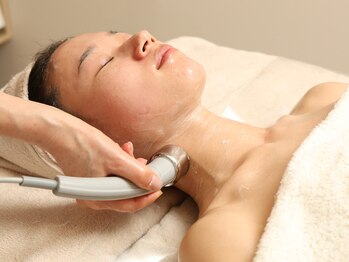 ルスリール(Le Sourire)/イオン導入　《お顔、首元》