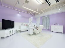 エトル(Etole)の雰囲気(パープルを基調とした大人かわいい落ち着いた空間です♪)