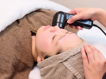【毛穴・フェイシャル】肌質改善専門サロン Tiaraの写真/【引き上げ効果を実感】ポレーション×高濃度水素美容液にて頬の毛穴開き・目元や口元を徹底的にケアします