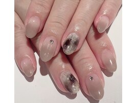 くすみカラーのニュアンスネイル