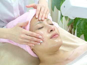 レディースシェーブ あさひの写真/リラックスしながら毛穴もスッキリ!お顔そりでくすみとザラつきを解消し透明感UP♪毛穴詰まりのお悩みに◎