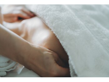 トリコテ ル ブラン(tricoter le blanc)/首肩デコルテマッサージ