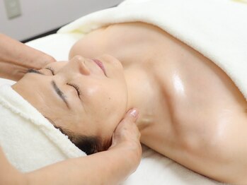 トータルエステティック レイ(Lay)/フェイシャルデコルテマッサージ