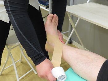 整骨院リライフ 西原店(Re.life)/テーピング中