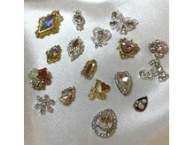 エステルーム ビビアン(BiBian)の雰囲気（ミラーパウダーやラメ、パーツなどたくさん取り揃えております。）
