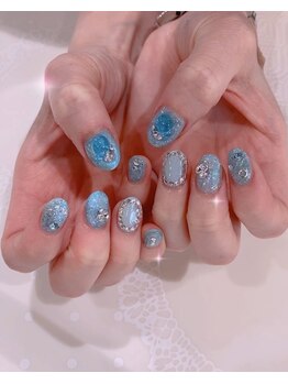 オマ(Oma)/ブルーキラキラ ショートネイル