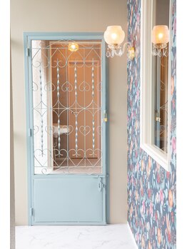 リリー(LILY)/かわいい扉の【入口】