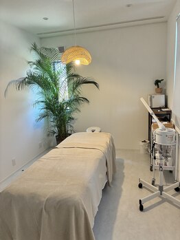 ラウレア オリノア(Laurea OLINOA)の写真/白基調の空間で心解き放つ♪南国リゾート気分を味わう極上ロミロミ◎