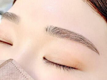 ルミナス(Luminous)の写真/【眉毛の仕上がりに感動する方続出！】間引きの技術の高さに好評価◎マツパ＋アイブロウで更に好印象に♪