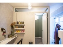 ヨモトト バイクラウドナイン(YOMOTOTO By Cloud Nine)の雰囲気(完全個室/大人女子の空間でリラックス。)