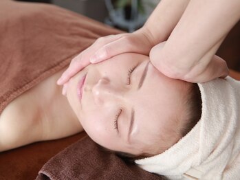 カリスティ(CHARIS.T)の写真/【小顔特化】話題のレモンボトルで脂肪分解!二重あご・たるみ改善・シャープなフェイスラインで小顔形成