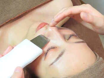 フォルチェ はません店(Folche)の写真/《新導入☆ハイドロスプラッシュ》トルネード水流で毛穴を洗浄&吸引♪詰まった汚れを除去し輝く透明肌へ！
