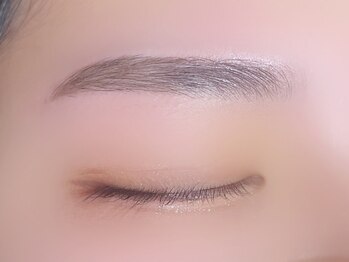サクラブロウ 心斎橋店(Sakura-blow)の写真/黄金比をもとに自然で美しいデザインをご提案。心斎橋で人気の似合わせアイブロウ。垢抜け眉毛を実現♪