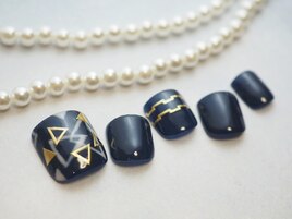 ネイビートライアングルネイル