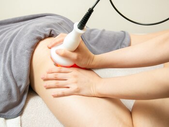 ココチ(KOKOCHI)の写真/【太もも&ヒップアップに！最上位機種ハイパーナイフEX＆シェイプ＋リンパケア】理想の美脚へ導きます◎