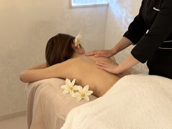 キヨカ(kiyoka)の写真/《熟練技術で非日常の癒しを》毎日忙しいあなたに極上アロマリンパをお届け＊最高級スクワランオイル使用。