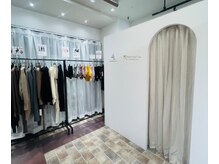プラスエフティシュープリームララ 表参道店(+FT SUPREME.LA.LA.)の雰囲気（洋服・フェムケアアイテム）