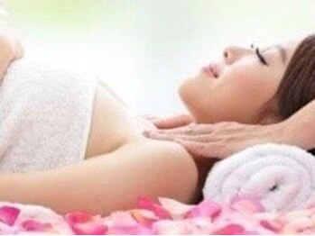 健康楽 西口店の写真/朝5時まで営業中！残業帰りのガチガチな首・肩も、深夜の駆け込み施術で翌朝には驚くほどスッキリ。