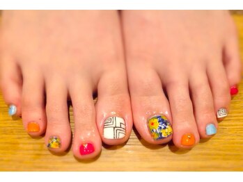 アウリン(AURYN)/カラフル☆フットネイル