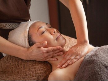 グラチア(Gratiae)/フェイスラインを引き上げます